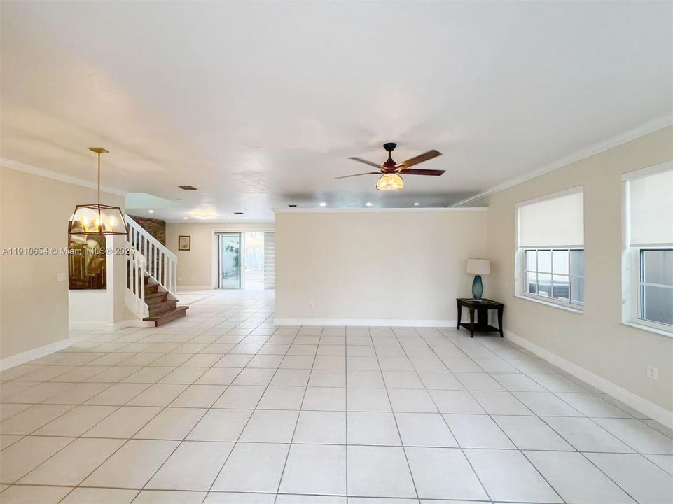 En Renta: $4,499 (4 camas, 3 baños, 2488 Pies cuadrados)