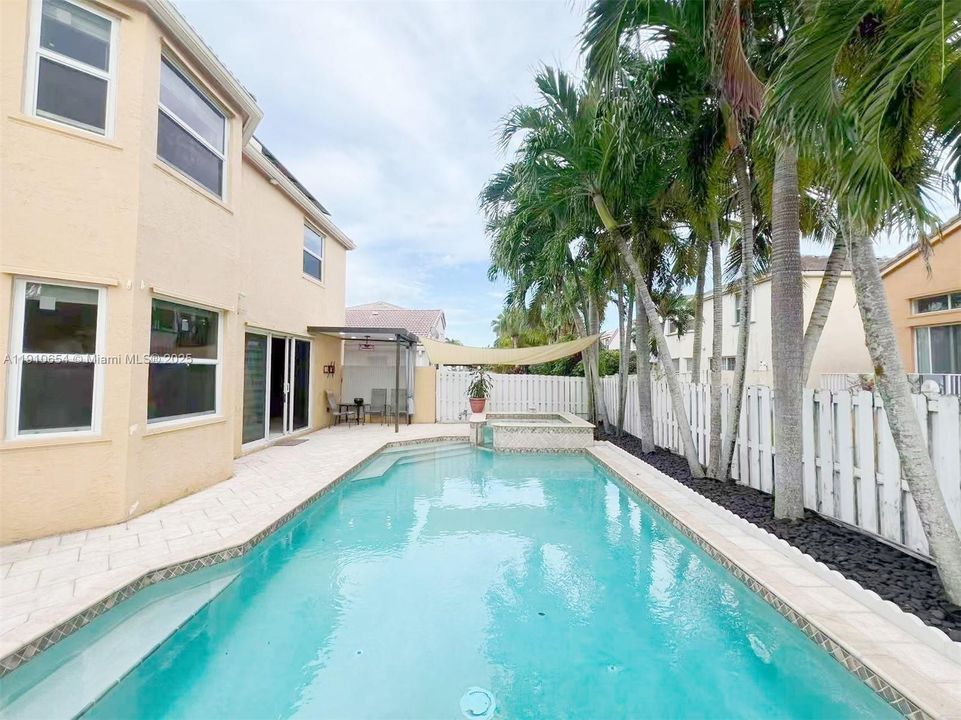 En Renta: $4,499 (4 camas, 3 baños, 2488 Pies cuadrados)