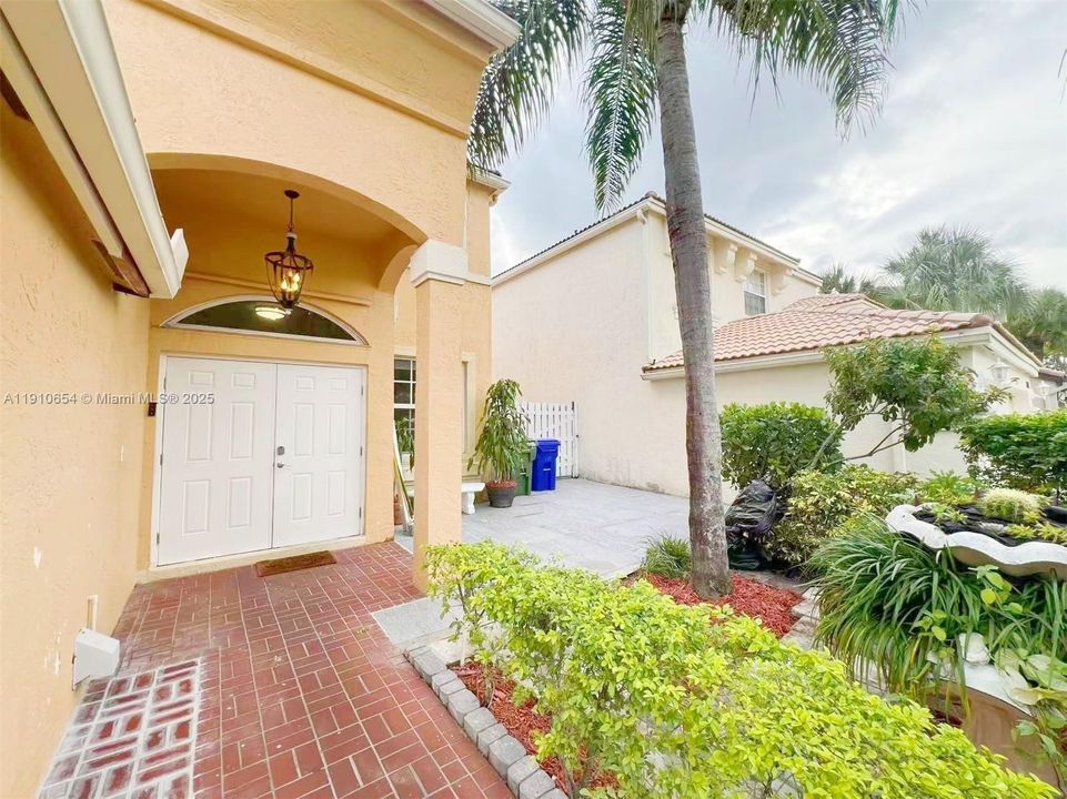 En Renta: $4,499 (4 camas, 3 baños, 2488 Pies cuadrados)