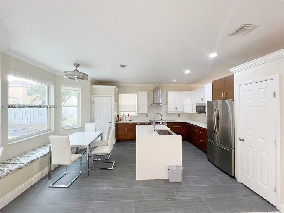 En Renta: $4,499 (4 camas, 3 baños, 2488 Pies cuadrados)