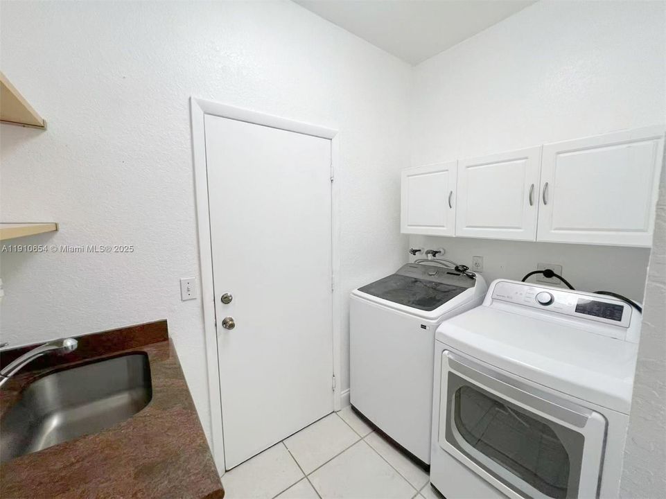 En Renta: $4,499 (4 camas, 3 baños, 2488 Pies cuadrados)