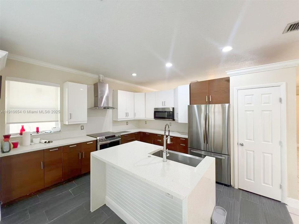 En Renta: $4,499 (4 camas, 3 baños, 2488 Pies cuadrados)