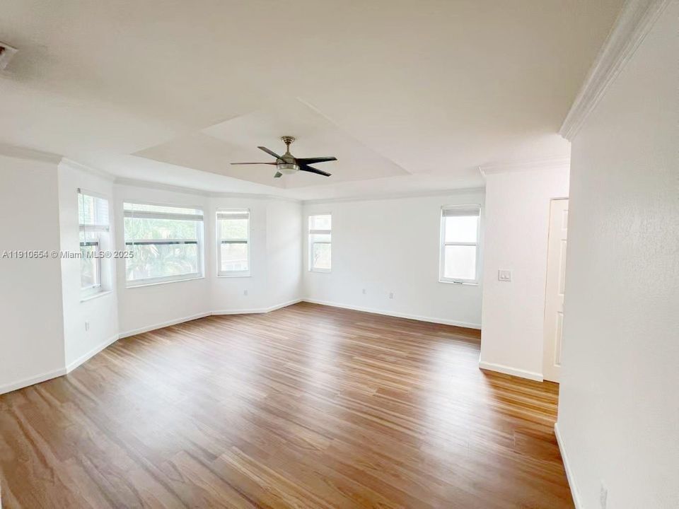 En Renta: $4,499 (4 camas, 3 baños, 2488 Pies cuadrados)