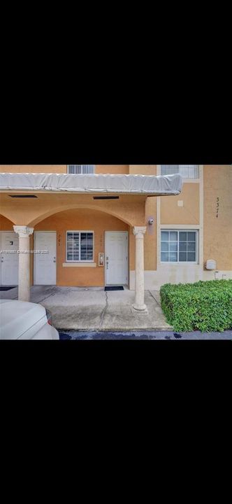 Active With Contract: $329,999 (2 beds, 2 baths, 870 Square Feet)