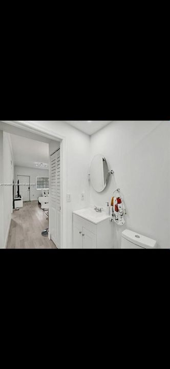 Active With Contract: $329,999 (2 beds, 2 baths, 870 Square Feet)