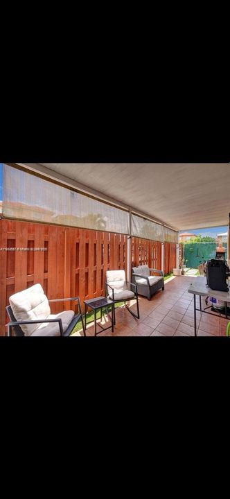 Active With Contract: $329,999 (2 beds, 2 baths, 870 Square Feet)