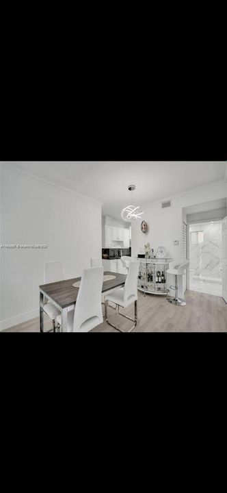 Active With Contract: $329,999 (2 beds, 2 baths, 870 Square Feet)