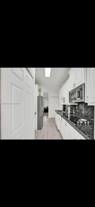 Active With Contract: $329,999 (2 beds, 2 baths, 870 Square Feet)