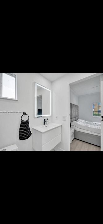 Active With Contract: $329,999 (2 beds, 2 baths, 870 Square Feet)