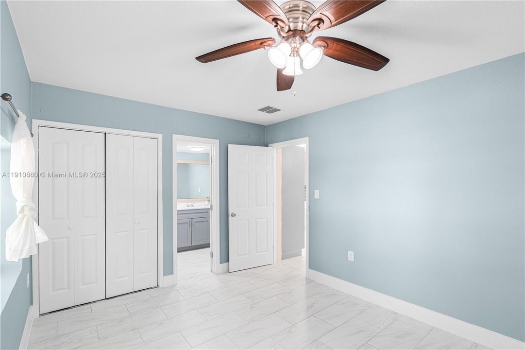 待售: $260,000 (3 贝兹, 3 浴室, 1117 平方英尺)