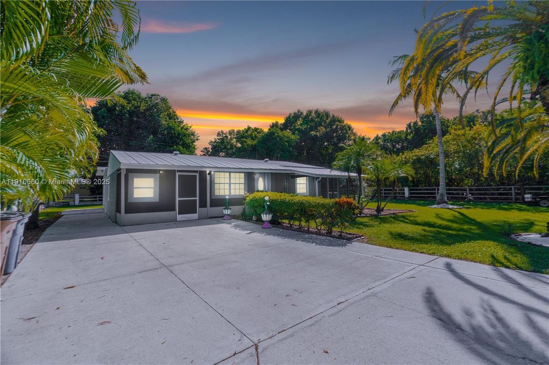 待售: $260,000 (3 贝兹, 3 浴室, 1117 平方英尺)