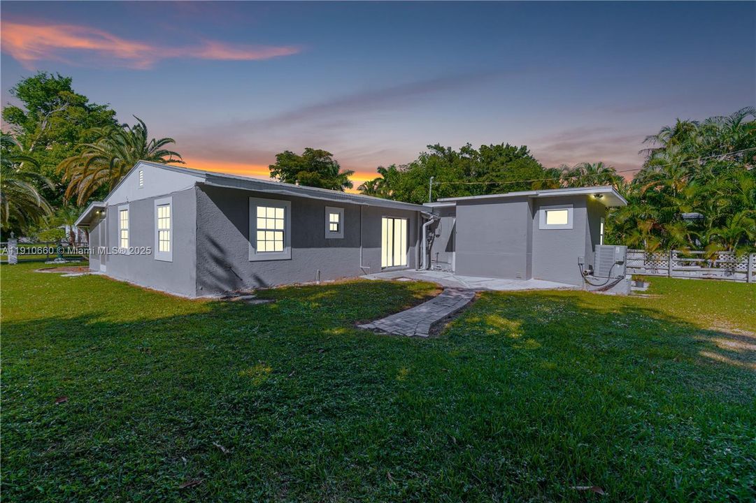 待售: $260,000 (3 贝兹, 3 浴室, 1117 平方英尺)