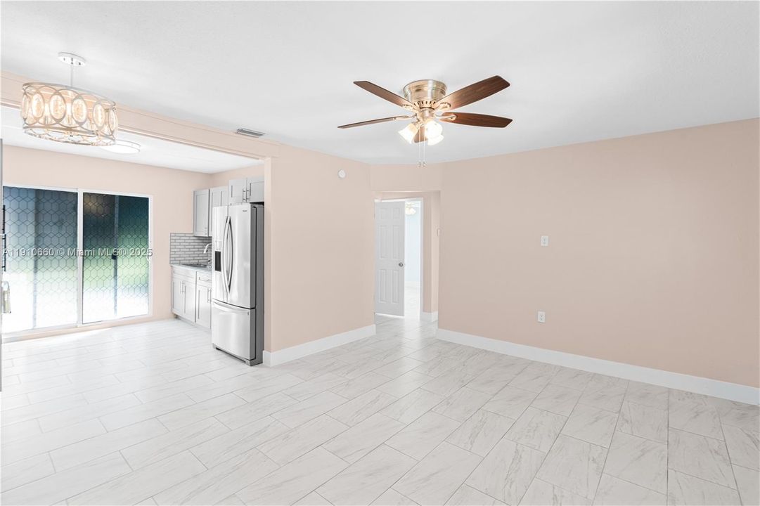 待售: $260,000 (3 贝兹, 3 浴室, 1117 平方英尺)