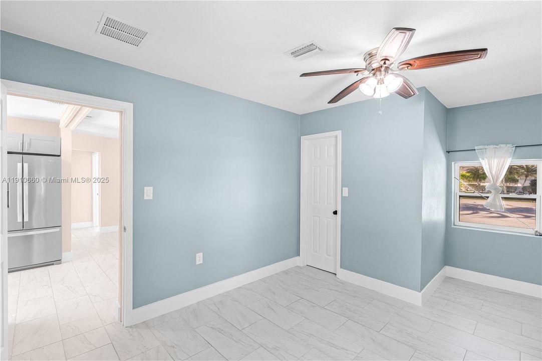 待售: $260,000 (3 贝兹, 3 浴室, 1117 平方英尺)