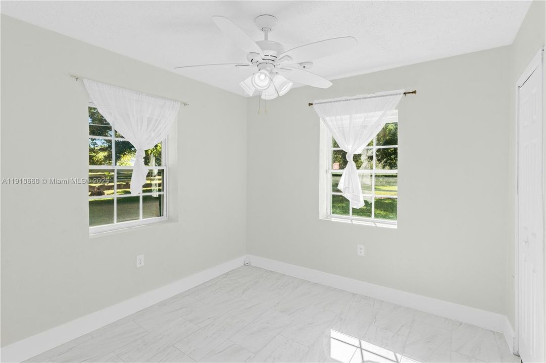 待售: $260,000 (3 贝兹, 3 浴室, 1117 平方英尺)