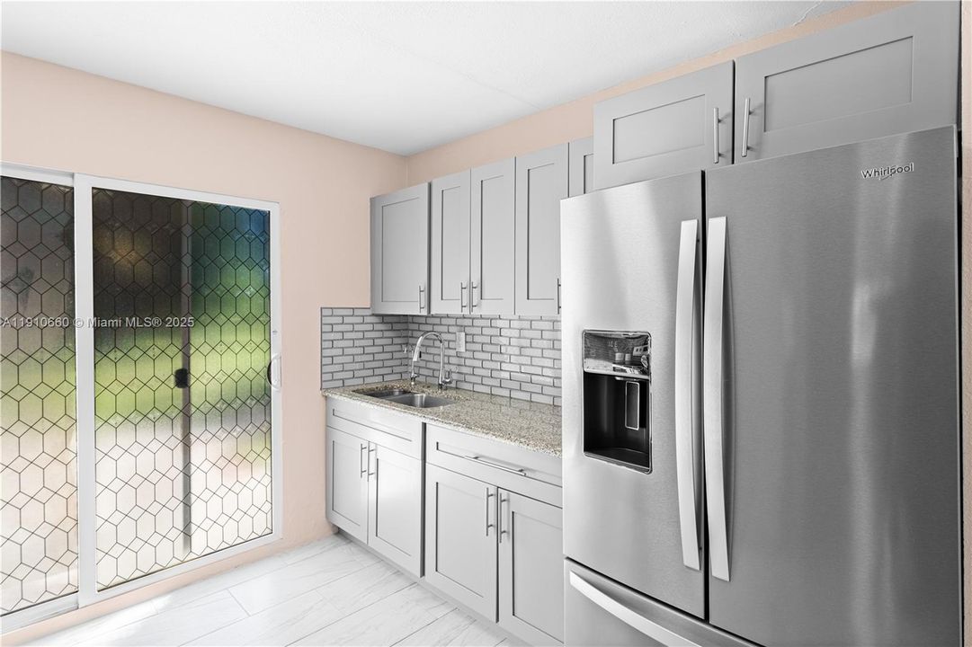 待售: $260,000 (3 贝兹, 3 浴室, 1117 平方英尺)