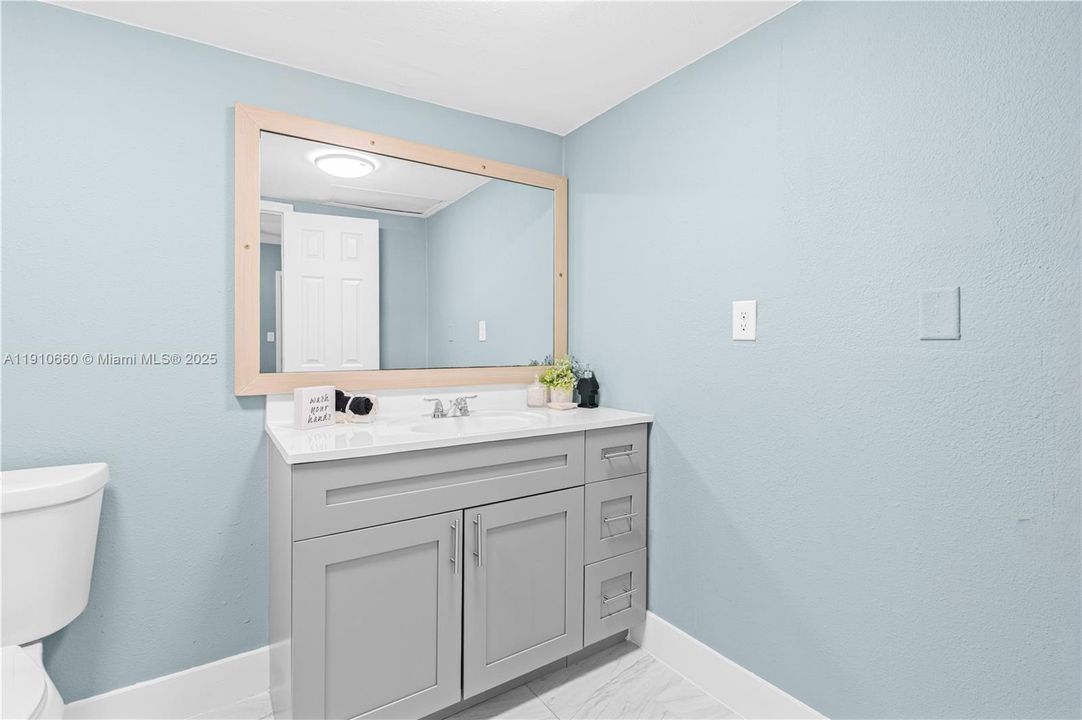 待售: $260,000 (3 贝兹, 3 浴室, 1117 平方英尺)