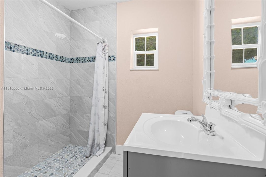 待售: $260,000 (3 贝兹, 3 浴室, 1117 平方英尺)