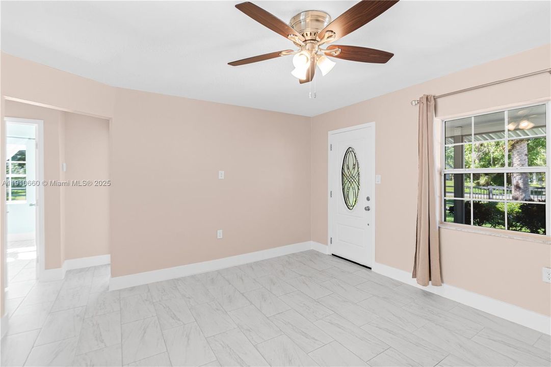 待售: $260,000 (3 贝兹, 3 浴室, 1117 平方英尺)