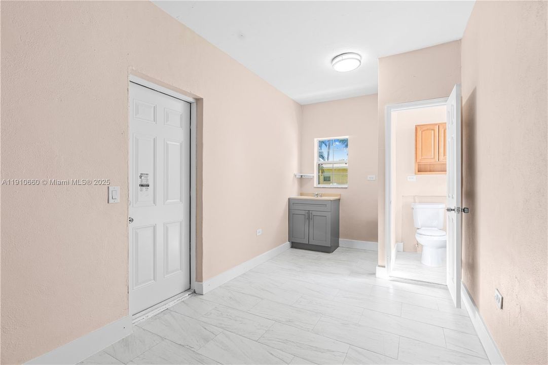 待售: $260,000 (3 贝兹, 3 浴室, 1117 平方英尺)