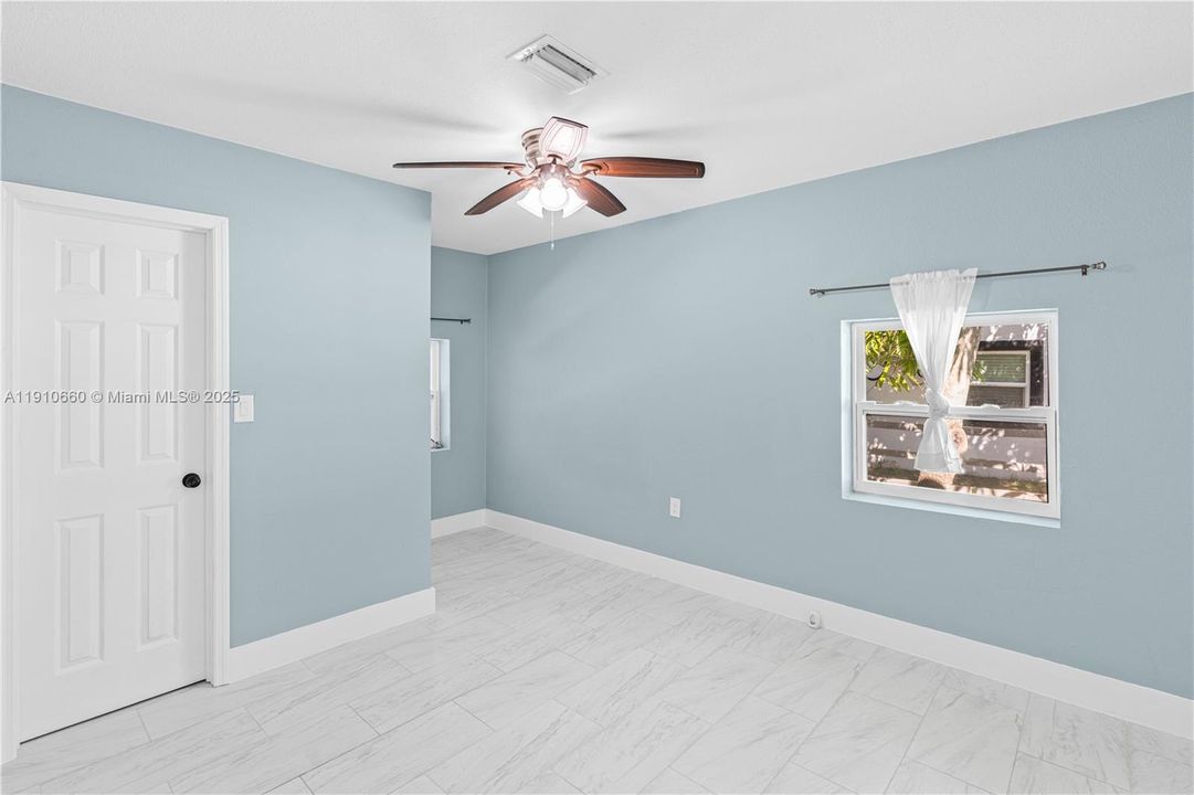 待售: $260,000 (3 贝兹, 3 浴室, 1117 平方英尺)