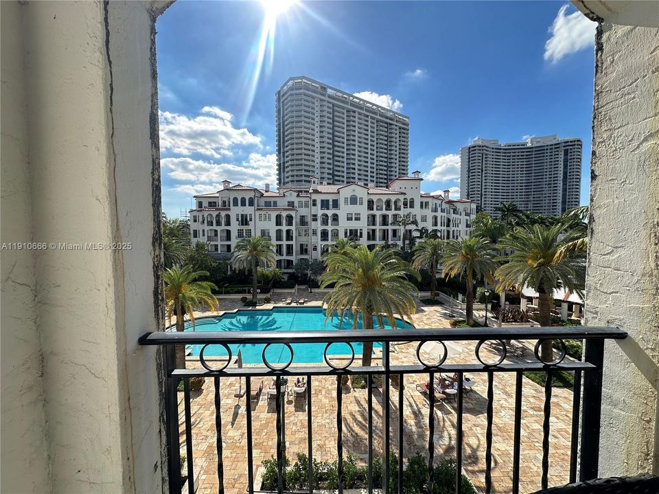 For Sale: $750,000 (2 beds, 2 baths, 1820 Square Feet)