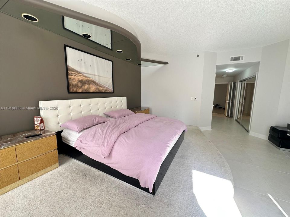 For Sale: $750,000 (2 beds, 2 baths, 1820 Square Feet)