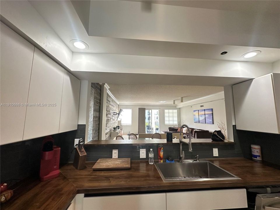 For Sale: $750,000 (2 beds, 2 baths, 1820 Square Feet)