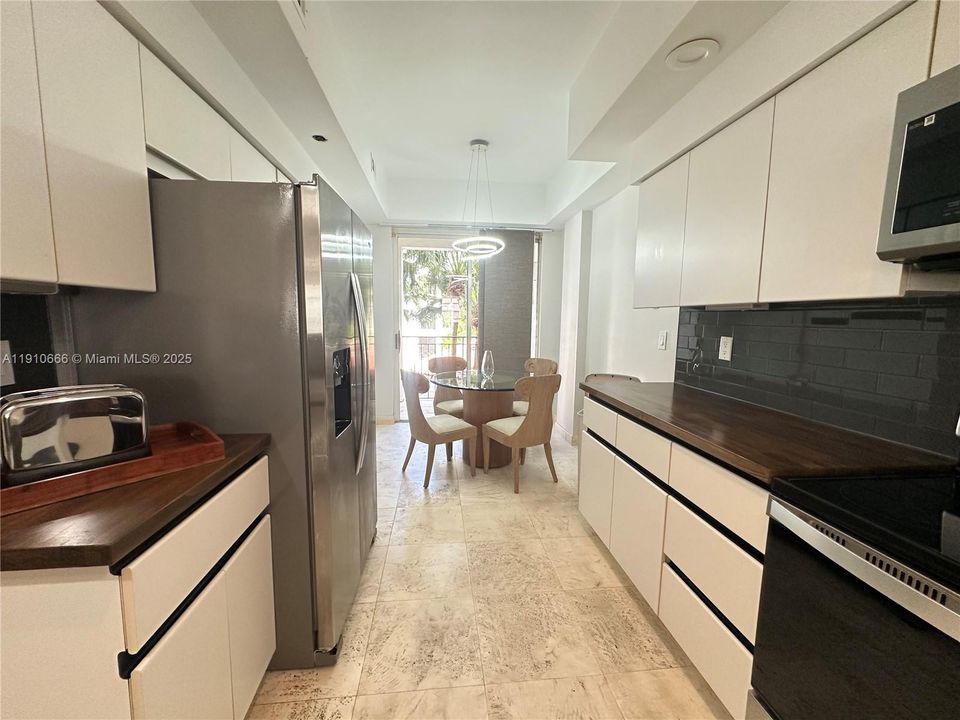 For Sale: $750,000 (2 beds, 2 baths, 1820 Square Feet)