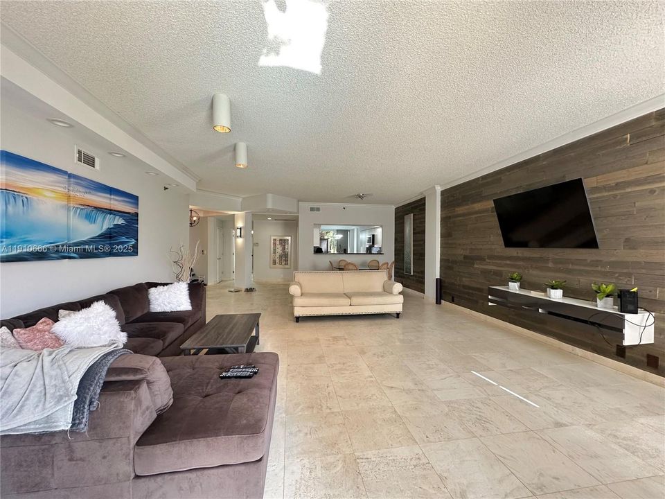 For Sale: $750,000 (2 beds, 2 baths, 1820 Square Feet)