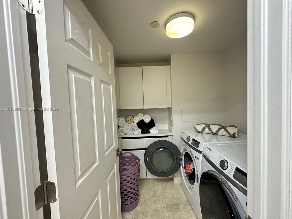 For Sale: $750,000 (2 beds, 2 baths, 1820 Square Feet)