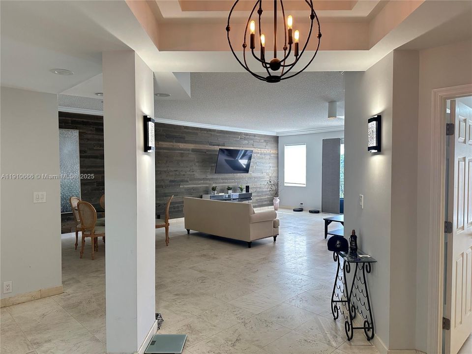 For Sale: $750,000 (2 beds, 2 baths, 1820 Square Feet)