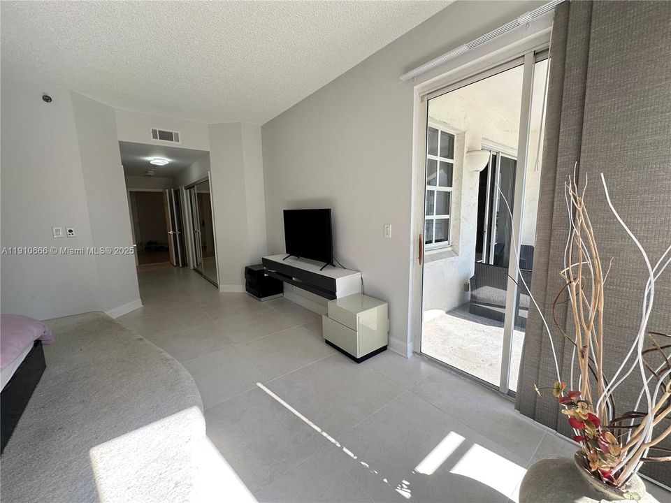 For Sale: $750,000 (2 beds, 2 baths, 1820 Square Feet)