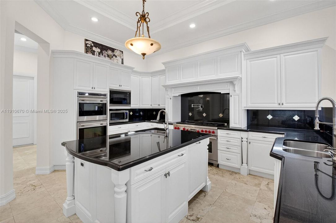 出租: $14,000 (5 贝兹, 5 浴室, 5533 平方英尺)