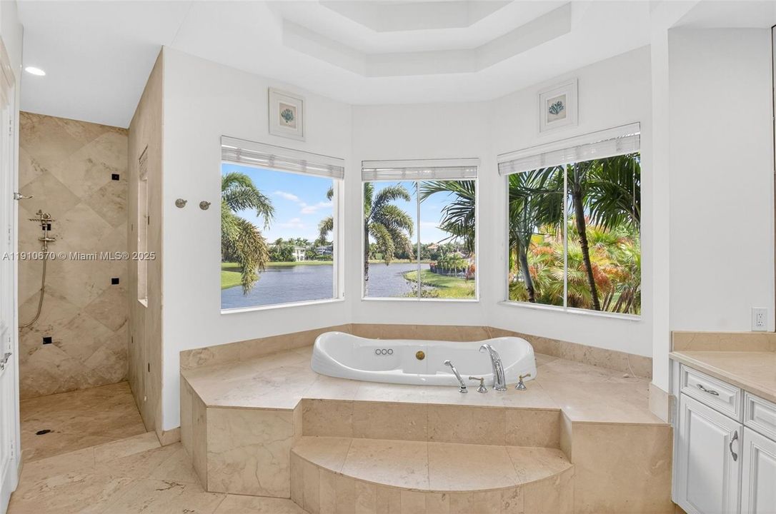 出租: $14,000 (5 贝兹, 5 浴室, 5533 平方英尺)