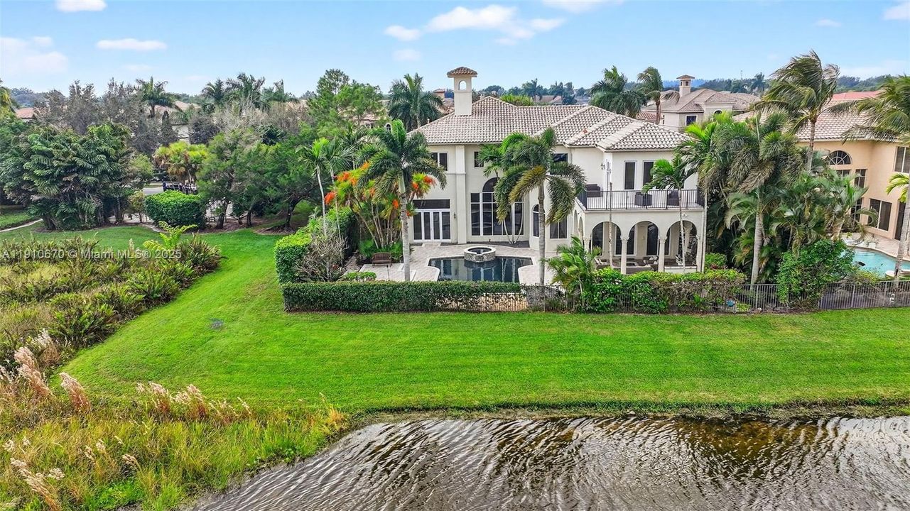 出租: $14,000 (5 贝兹, 5 浴室, 5533 平方英尺)