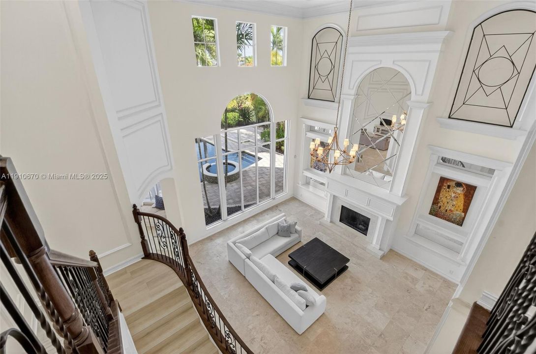 出租: $14,000 (5 贝兹, 5 浴室, 5533 平方英尺)