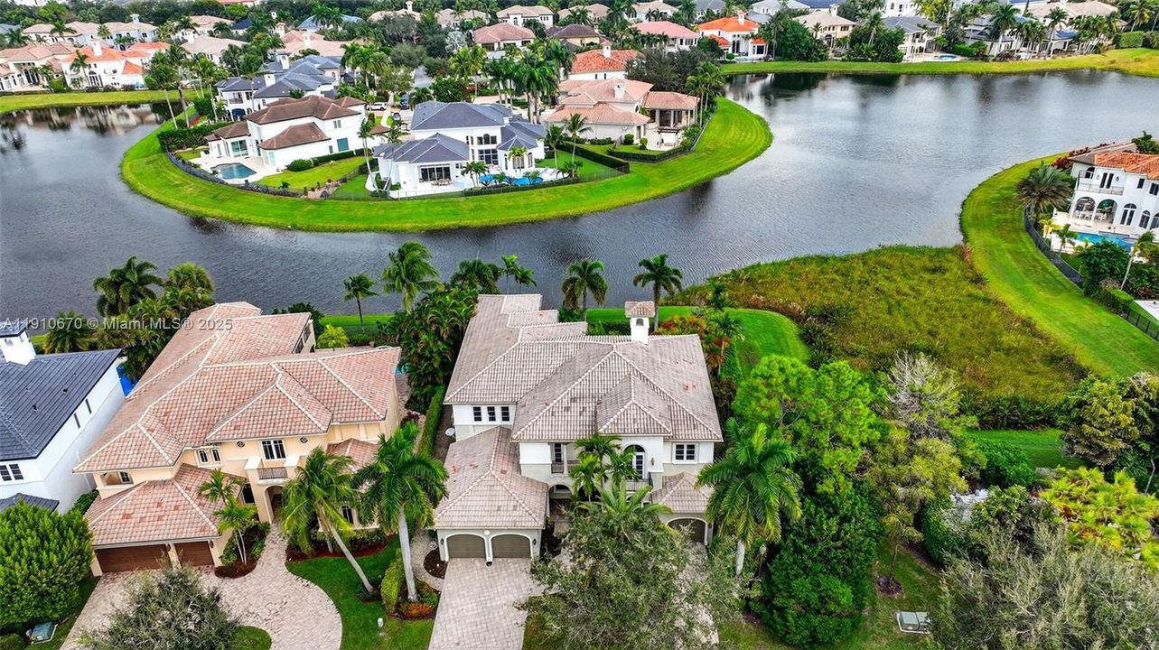 出租: $14,000 (5 贝兹, 5 浴室, 5533 平方英尺)