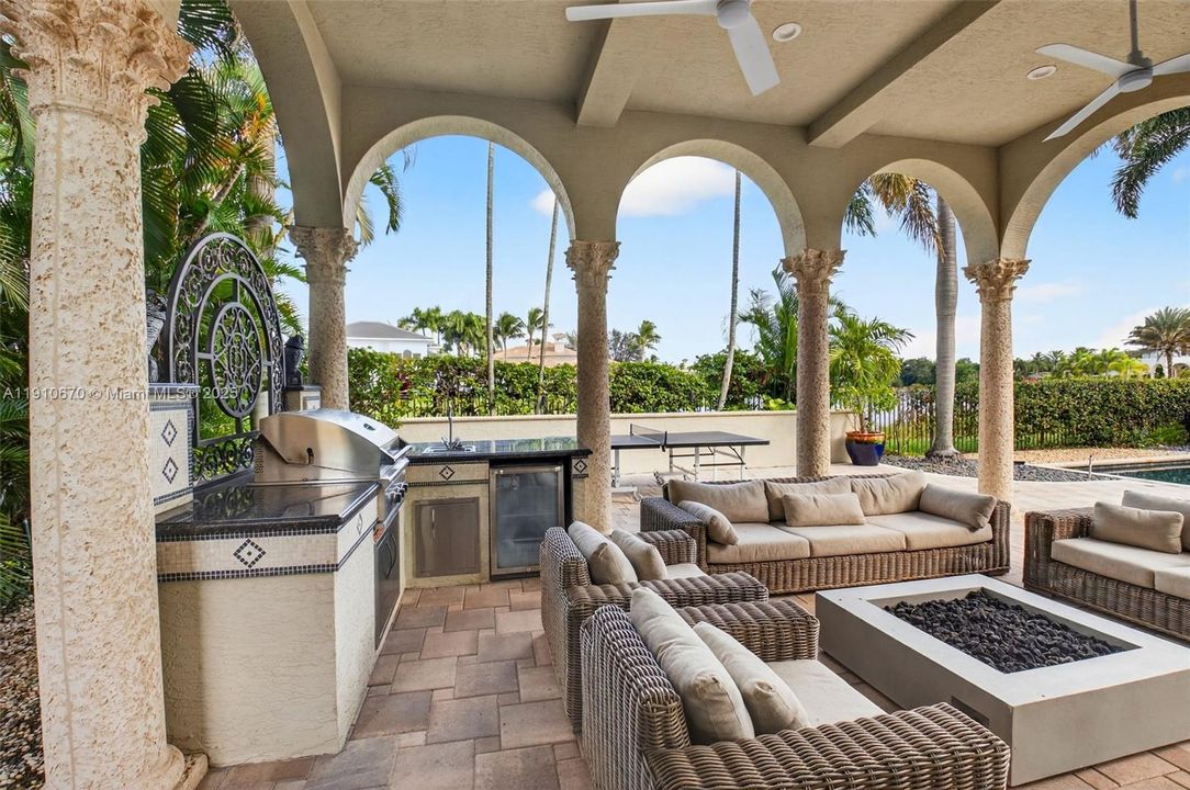 出租: $14,000 (5 贝兹, 5 浴室, 5533 平方英尺)