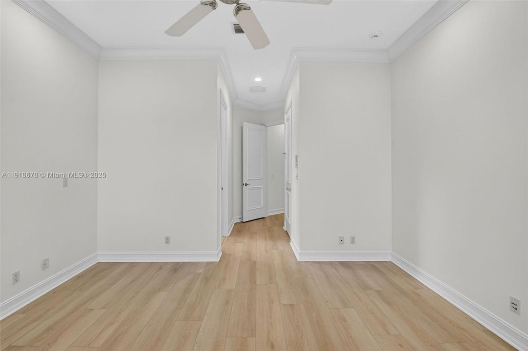 出租: $14,000 (5 贝兹, 5 浴室, 5533 平方英尺)