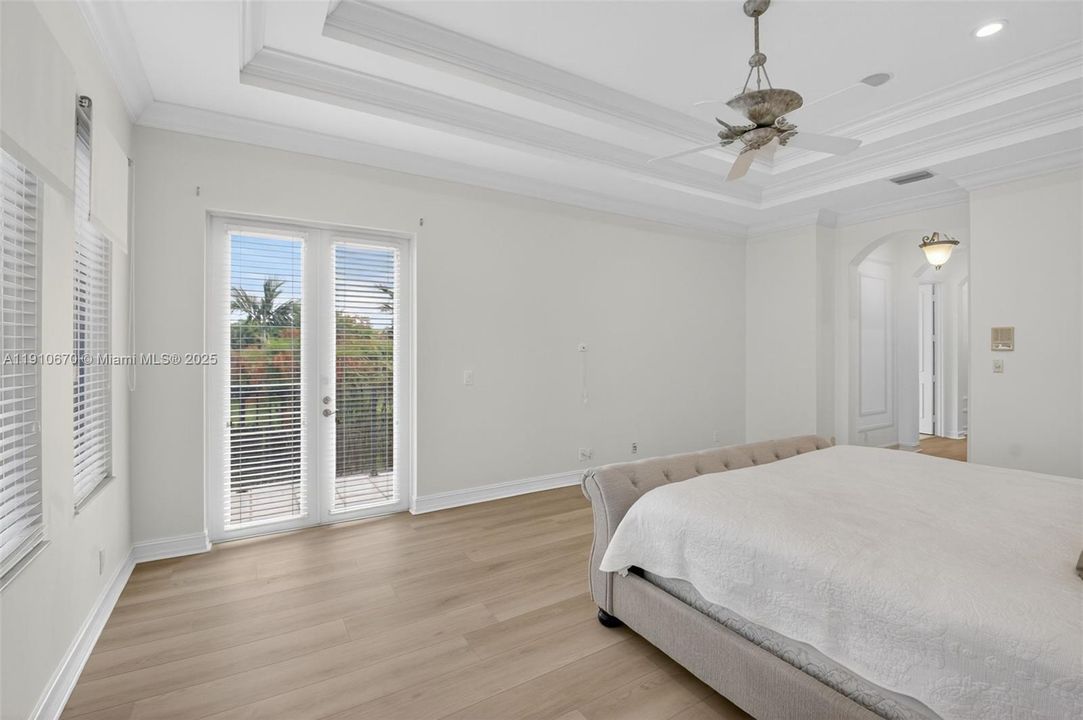 出租: $14,000 (5 贝兹, 5 浴室, 5533 平方英尺)