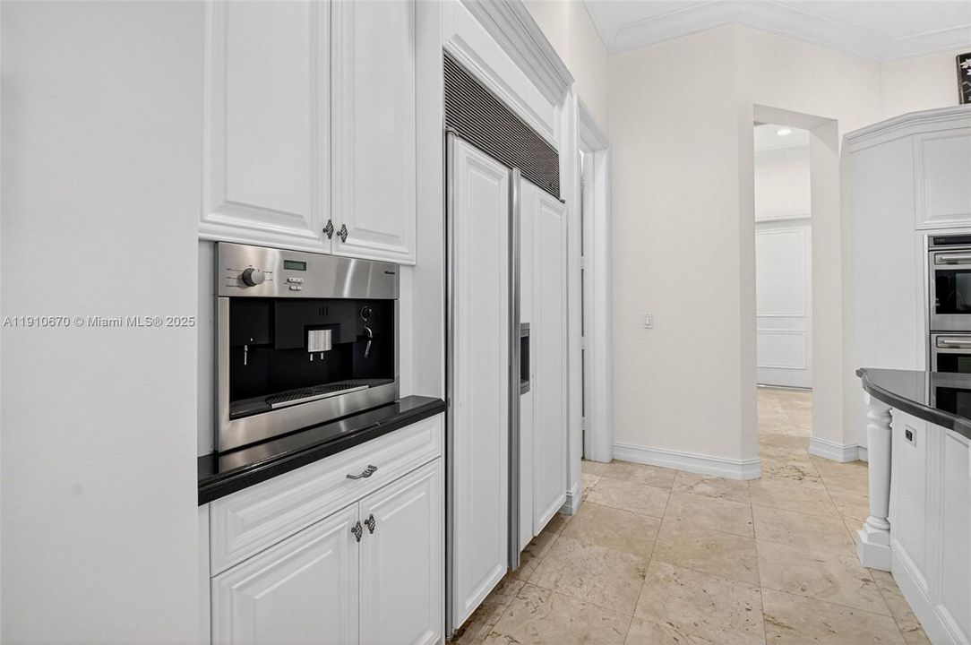 出租: $14,000 (5 贝兹, 5 浴室, 5533 平方英尺)