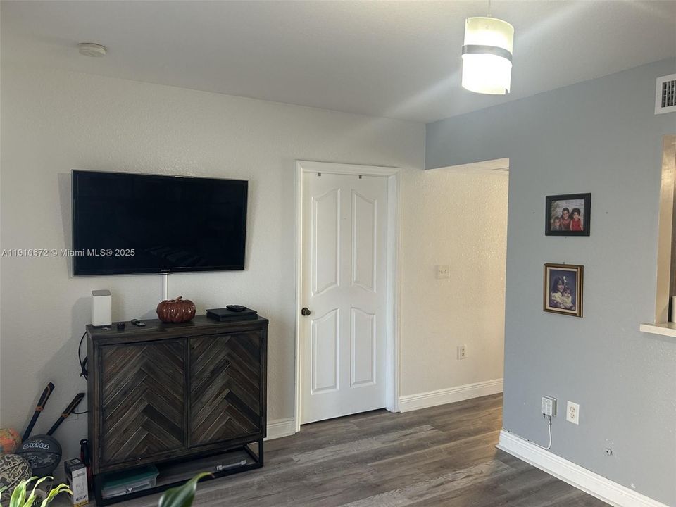 На продажу: $549,900 (4 спален, 3 ванн, 1680 Квадратных фут)