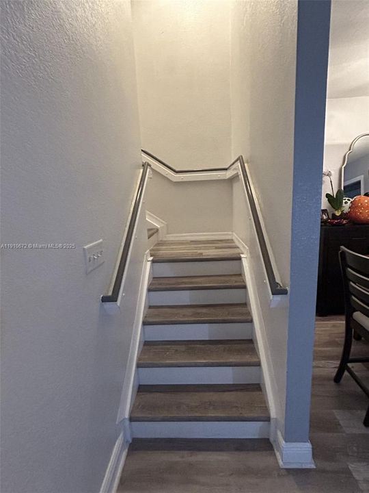 На продажу: $549,900 (4 спален, 3 ванн, 1680 Квадратных фут)