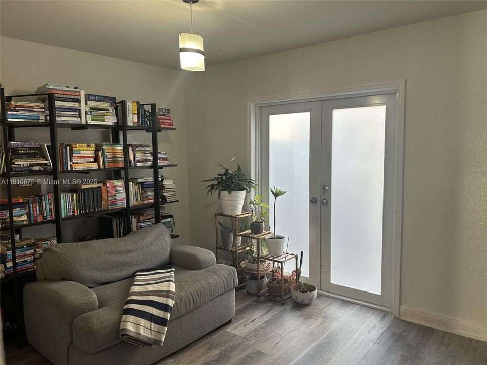 На продажу: $549,900 (4 спален, 3 ванн, 1680 Квадратных фут)