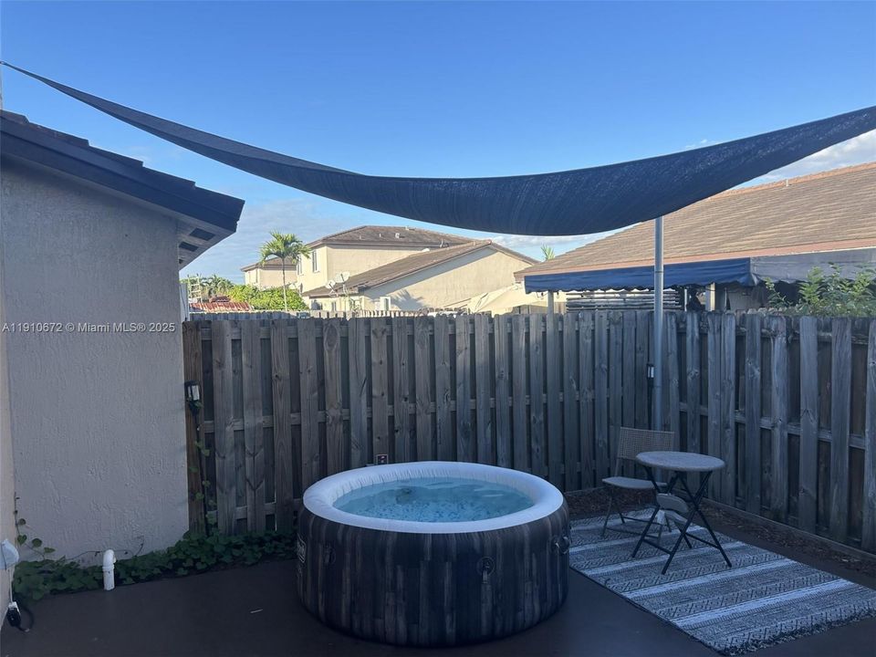 На продажу: $549,900 (4 спален, 3 ванн, 1680 Квадратных фут)