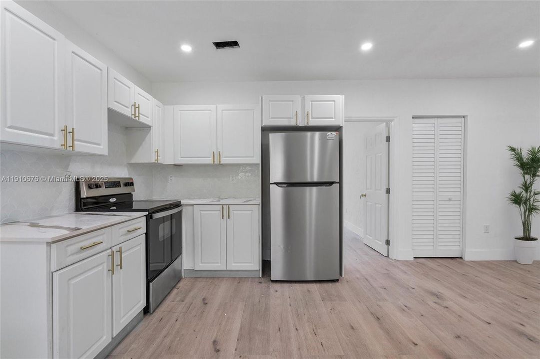 待售: $799,000 (4 贝兹, 3 浴室, 2024 平方英尺)