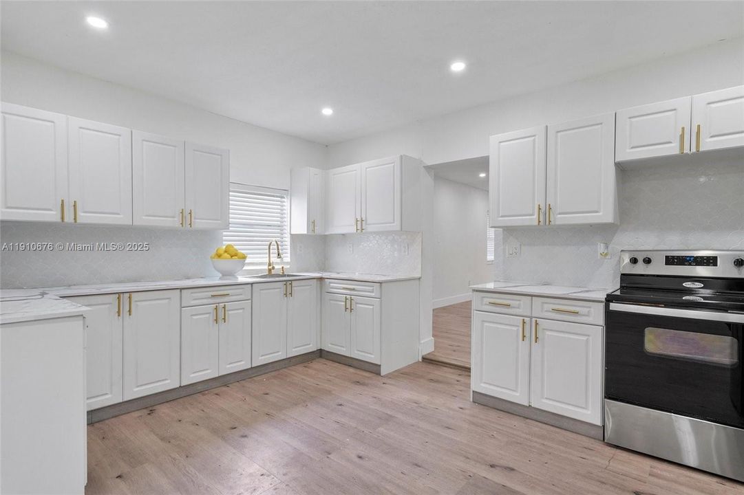 待售: $799,000 (4 贝兹, 3 浴室, 2024 平方英尺)