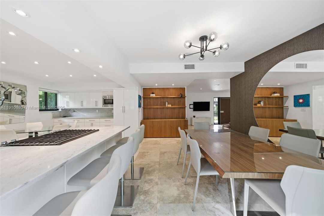 Recently Rented: $6,750 (3 beds, 3 baths, 1926 Square Feet)