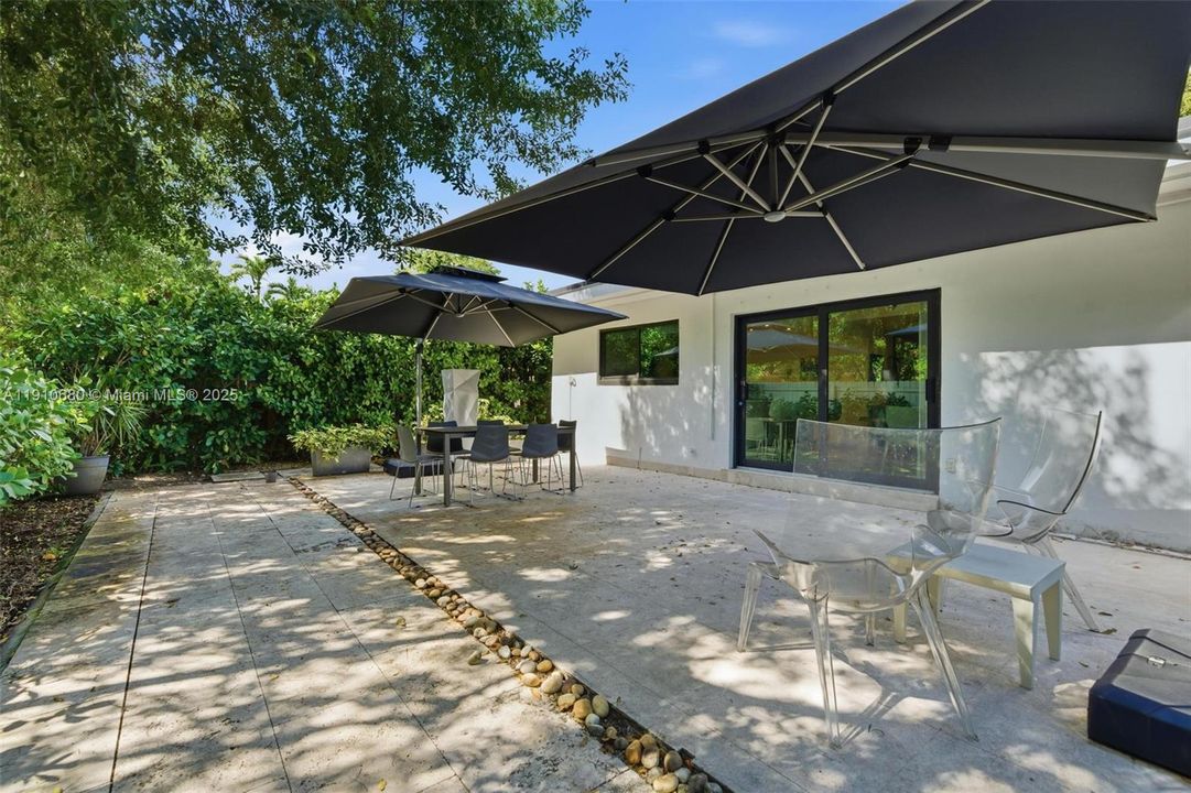 Recently Rented: $6,750 (3 beds, 3 baths, 1926 Square Feet)